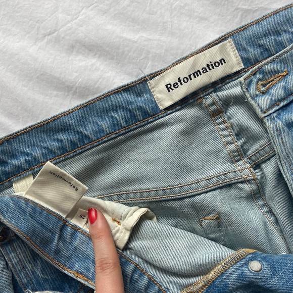 Reformation Danny Mid Relaxed Jean in color Skye size 29 - Picture 4 of 8